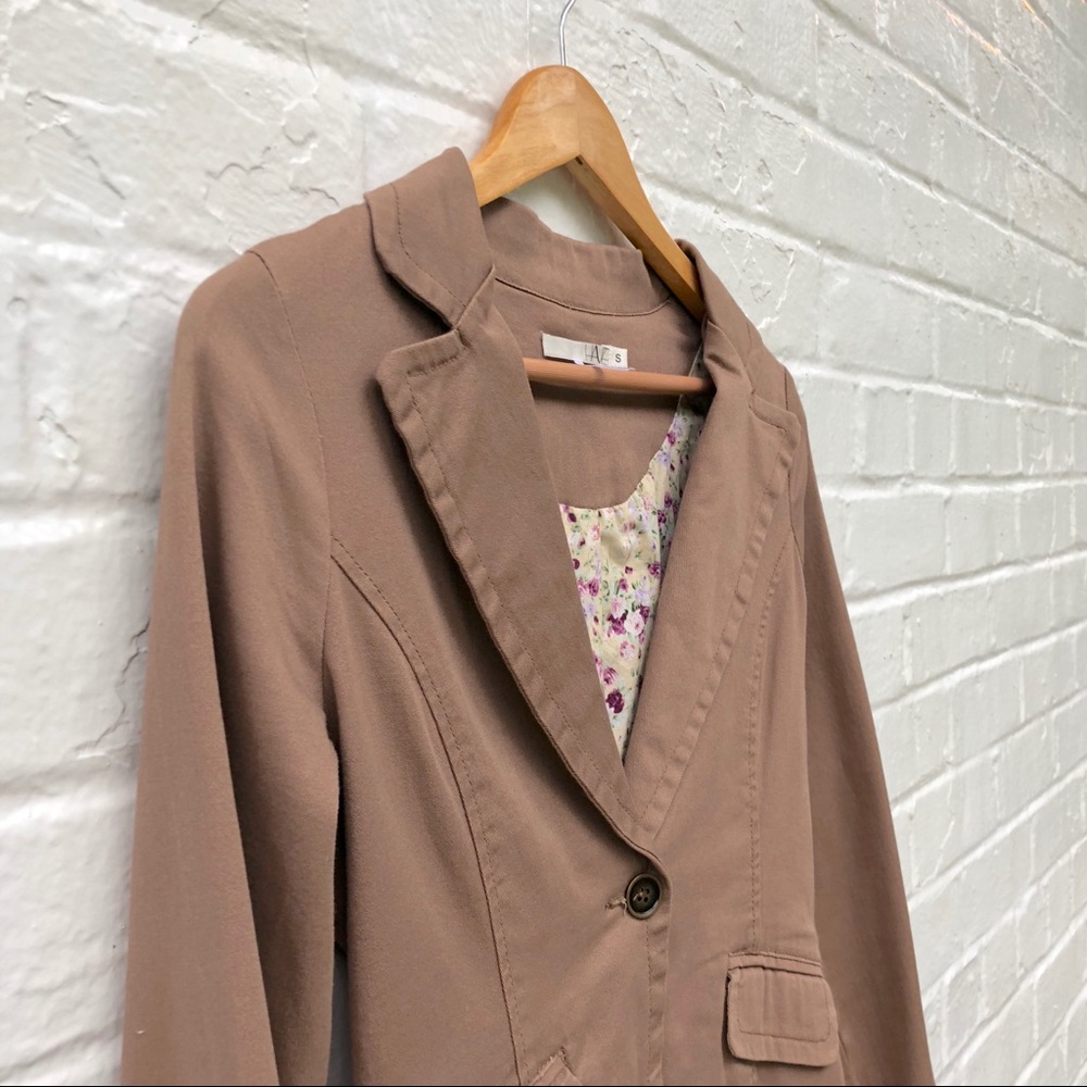 Hae Floral Contrast Cuffed Cotton Tawny Blazer - Picture 3 of 7